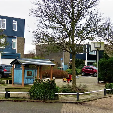 Lovely Holiday Within Cycling Distance Of The Dunes And The Beach! Hébergement de vacances *
