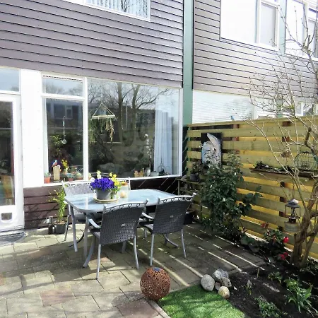 Lovely Holiday Within Cycling Distance Of The Dunes And The Beach! Hébergement de vacances *