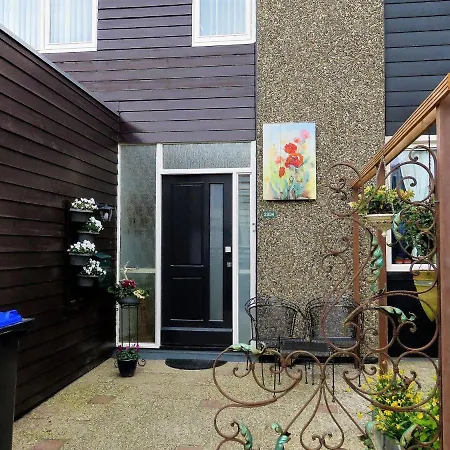Lovely Holiday Within Cycling Distance Of The Dunes And The Beach! Hébergement de vacances